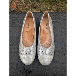Gabor Women's Silver Metallic Ballet Flats Sz 8.5 Hole Punch Comfort‎ Casual